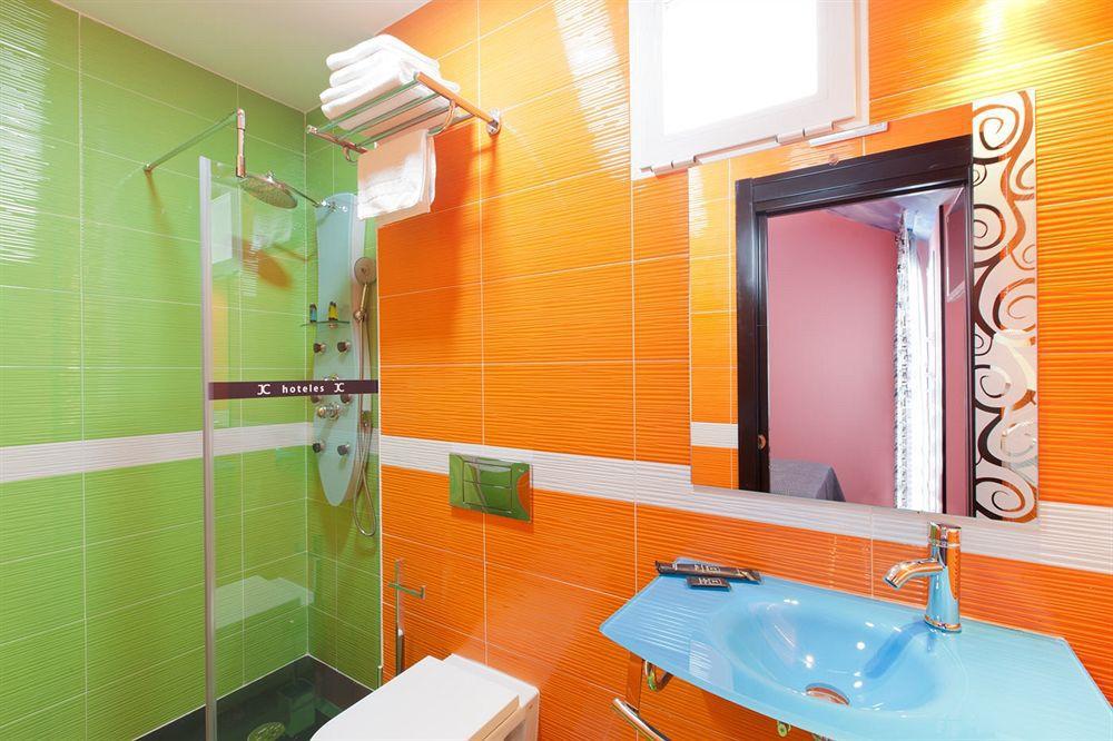Jc Rooms Santo Domingo Мадрид Экстерьер фото